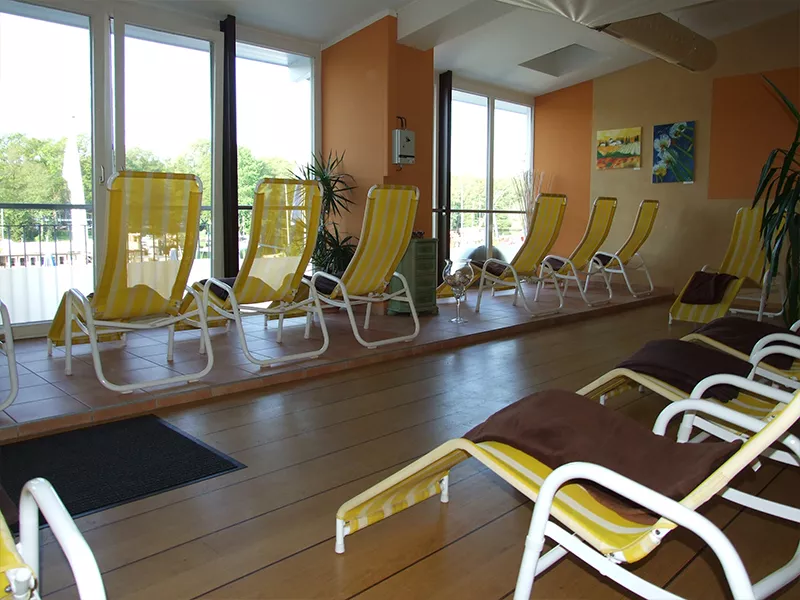 ruheraum mit blick auf die spree