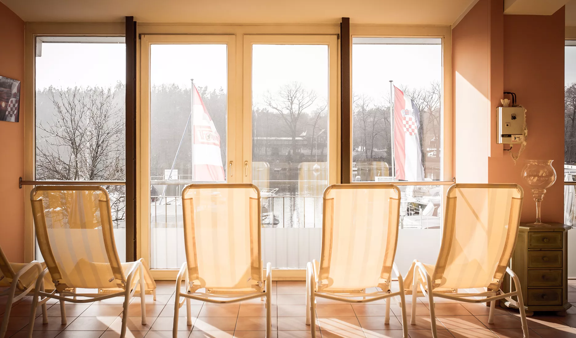 ruheraum mit blick auf spree